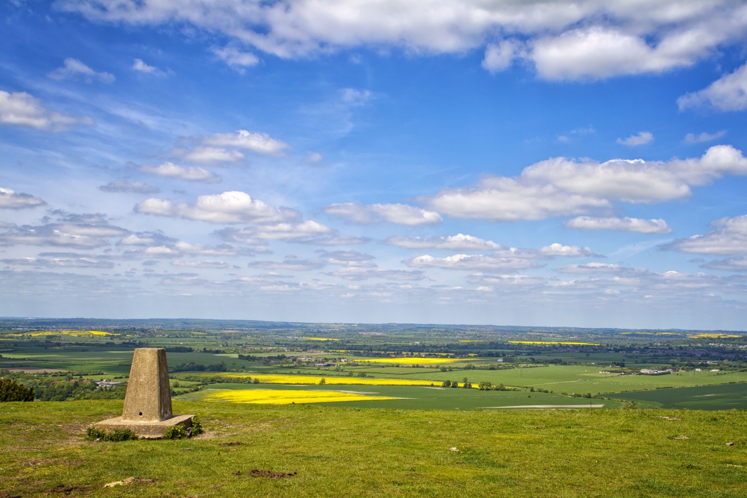 View of Ivinghoe Beacon across fields towards Leighton Buzzard